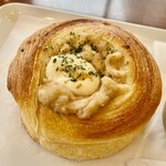 スワン カフェ＆ベーカリー - ツナサラダのデニッシュ165円