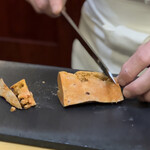 兄弟寿し - 鮟肝の切り付け