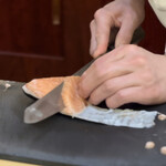 兄弟寿し - 桜鱒の切り付け