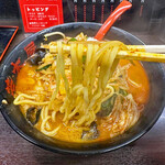 Uma Kara Tammen Arakiya - 麺は「サッポロ製麺」の特製太麺