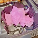 丸ノ内アオギリ弁当 - やみつき唐揚弁当(ブラック)　漬物