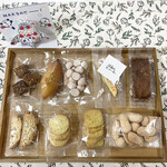 Abc - お誕生日プレゼントに10種類の焼き菓子詰め合わせBOXを送ってくださいました。ありがとうございます！