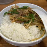 金蘭 ラーメン - 麺にセットのチンジャオ丼 ¥300（価格は訪問時）