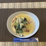 じゃんご - 週替わりパスタB（880円＋Lサイズ150円＋税）
            サラダ、ドリンクつき