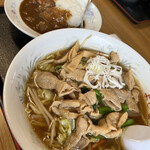 Yoshinari Shiyokudou - モツラーメン　半カレー