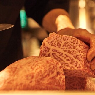 The secret to delicious Yakiniku (Grilled meat) is the careful cutting of the meat that shows the skill of the craftsman.