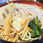 208364185 - 村山糧うどん・ミニ人参天・茹で野菜（ほうれん草、キャベツ、もやし、人参）