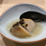 鮨 奥 - スプーンをよけて煮鮑全景