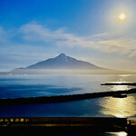 礼文島温泉 うすゆきの湯 - ◎月あかりに照らされた利尻山のシルエットは美しい！