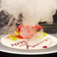 炭火焼肉　にくたらし　熊本上乃裏店 - ANNIVERSARYプレート蓋を開けた瞬間_その弐