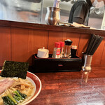 麺処 懐や - この箱の中に持ち帰りの飴ちゃんが入ってます