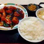 嘉興中華料理居酒屋 - 黒酢酢豚定食 800円