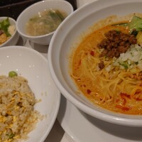 Szechwan Cuisine & Wine 四川料理 御馥 中之島ダイビル店 - 正宗四川担担麺 ライス→炒飯に変更(1,430円)
