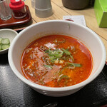 Kirakutei - 真っ赤なスープですが甘辛コク旨。