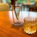 クラブインターコンチネンタルラウンジ - カクテルタイムの〆は毎度ウイスキーです。 とはいえ、カクテルタイム終了後も、酒類含め、飲み物は引き続き無料でいただけるので・・