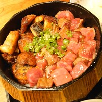 かんてきや 要 - 鰻と和牛のひつまぶし  2,970円✨好みによりますが、鰻と合わせるならば、もう少し黒毛和牛は焼いてほしい！鰻自体はカリッと香ばしく美味でした♪