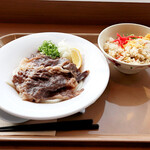 Kitchen setouchi - オリーブ牛ぶっかけうどん炒飯セット