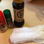 警固ヤキトン - 調味料（七味・山椒・秘伝の焼きだれ）