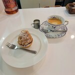 アトリエコータ - ケーキセットはショーケースのケーキと紅茶、コーヒーで1,000円、ケーキはモンブラン