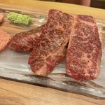 Yakiniku 名もなき名店へ 一切入魂一枚売り焼肉 - 