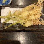 こつこつ庵 - 乙姫にんにくの天ぷら。ホクホク！根っこまで美味しい。