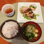 麹料理ごはん - 鶏もも肉の塩麹ステーキ定食 1200円