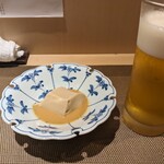 和食や 太いち - お通しのごま豆腐と生ビール