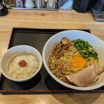 Orenotonkotsu Souhonten - 卵かけ麺　ご飯付き