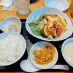 恵比寿餃子 大豊記 - 日替わり定食(鶏肉オーロラソース)
