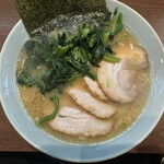 Kimpachiya - ラーメン：並＋チャーシュー＋ほうれん草（綺麗なコントラストで食欲Up）