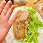 da Uma - 仏》ビゴール豚の炭火焼きグリル　400g ワタクシの掌と比較　　byまみこまみこ