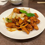 Keirin Gyouza Manzoku - 白身魚の黒酢あんかけ。人気No.1の称号アリ。カリッと揚げられた白身魚には濃いめの餡がよく合います