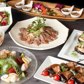 A variety of dishes that represent the four seasons. Attractive beef sirloin and seafood grilled over binchotan charcoal