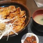 炭焼 豚丼 小豚家 - 