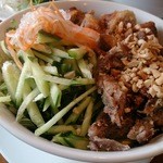 SAI GON - 豚肉と揚げ春巻き入りビーフン　1,000円