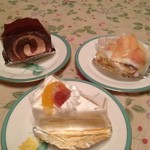 菓房 亜萬桃 - 生チョコロール、ショートケーキ、桃のタルト