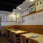 海鮮めし屋 磯人 - 店内は蕎麦屋の様な雰囲気ですね