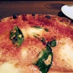 ピヨピッツァ - トマトの水分が見事に飛んでいて、チーズはしっかりと溶けていましたし、水っぽさはありませんでした。