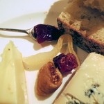 ピヨピッツァ - ドライフルーツとジャム。