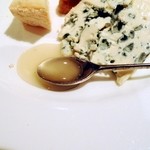 ピヨピッツァ - シチリア産のはちみつは、濃厚で、ローヤルゼリーも入っていました。