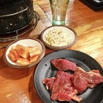 Shichirin Yakiniku Anan - 漬けカルビ　カクテキ　豆もやしナムル