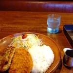 びっくりドンキー 高知インター店 - ハンバーグとコロッケとライスのセットメニューです。