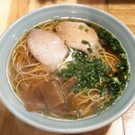 川しん - しょうゆラーメン 800円