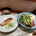 Kicchin Watarigarasu - 鮭粕漬定食