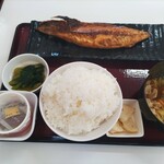 四日市ヒモノ食堂 - 1050円税込。贅沢したなぁ。
