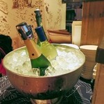 ピヨピッツァ - グラス売り用のワインなども冷えていました。