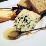 ピヨピッツァ - フルムダンベール　シチリア産のはちみつ。