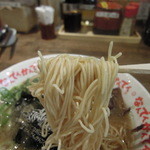 なんでんかんでん - 麺は細麺