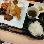衆議院第一議員会館食堂 - 国会ランチ、比較的強気の1500円