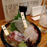 アカマル屋鮮魚店 - 親切に魚種の札つけてくれてます。